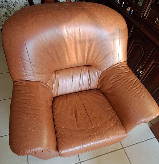 Conjunto de sofás em couro