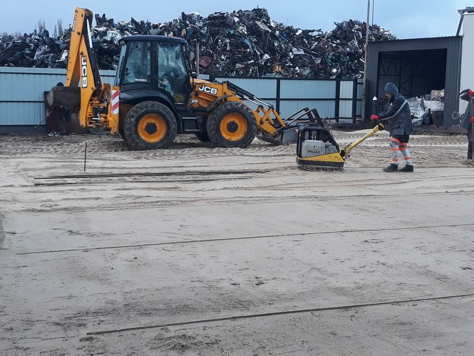 Usługi Prace ziemne Rozbiórki młot  koparką koparko-ładowarka 4CX kop