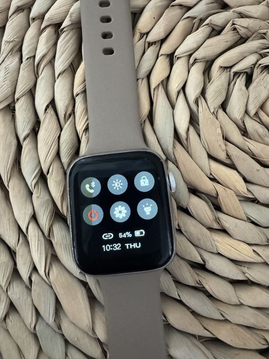 Смарт годинник б/у  в гарному стані