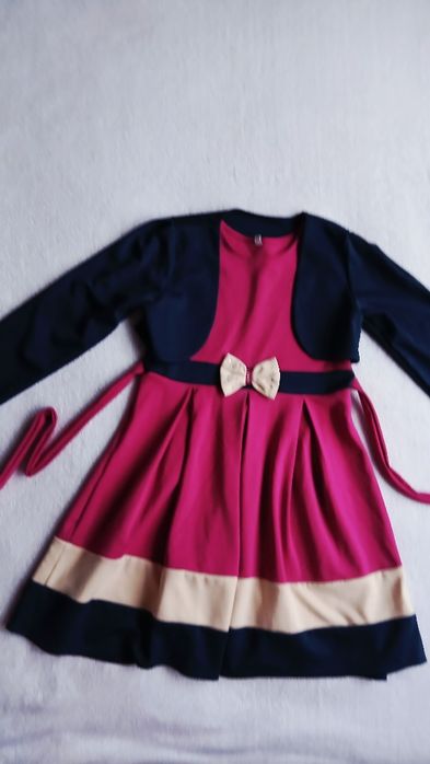 Гарна тепла сукня з накидкою