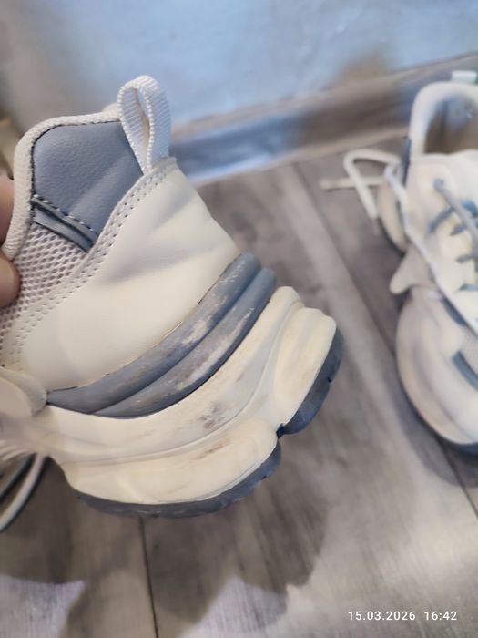 Кросівки для дівчинки