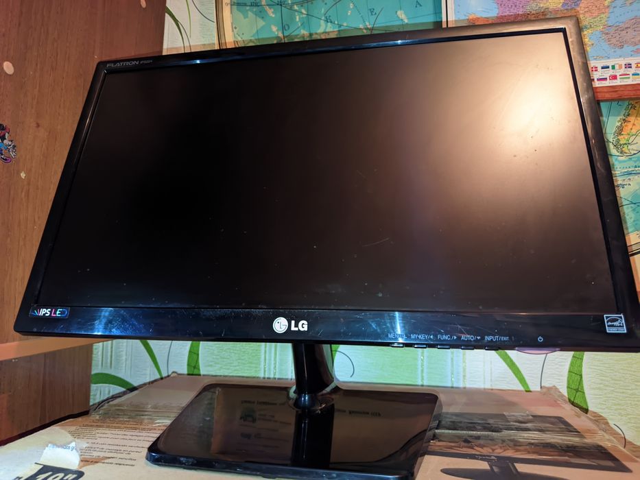 Монитор 21.5" LG Flatron Ips224ta FullHD не включается