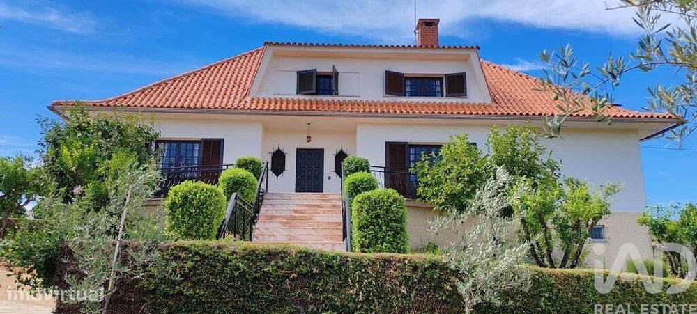 Casa / Villa T6 em Proença-a-Nova e Peral de 243 m2