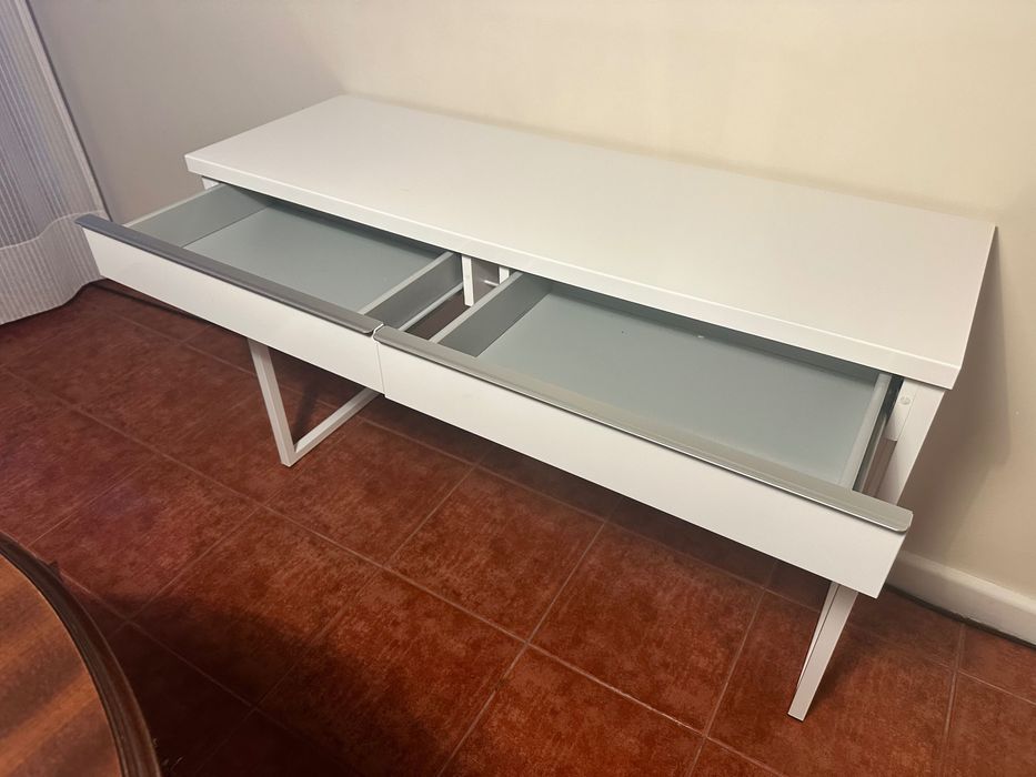 Consola IKEA lacada branco 1.30 x 0.40 m