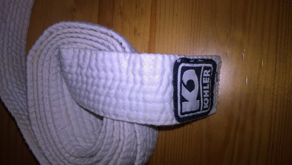 Cinturão branco e amarelo Kohler