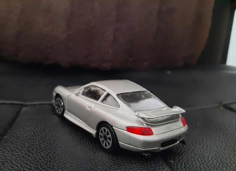 Miniaturas Ferrari e Porsche à escala 1/43