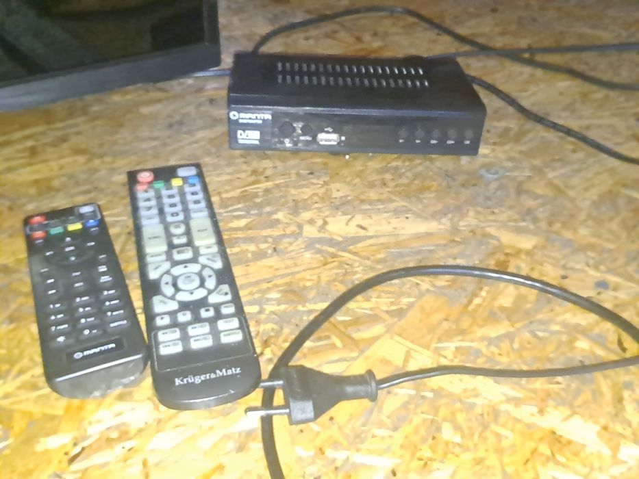 Telewizor  HDMI. KRUGER  MATE 42 Cali + DEKODER    Wzmacniacz