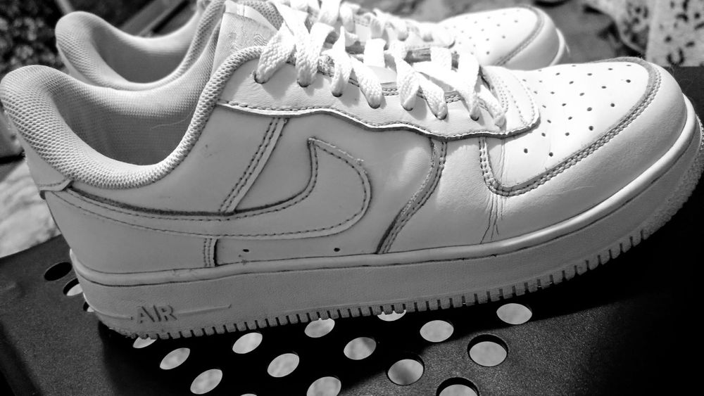 Кроссовки NIKE кожаные оригинал 41р.