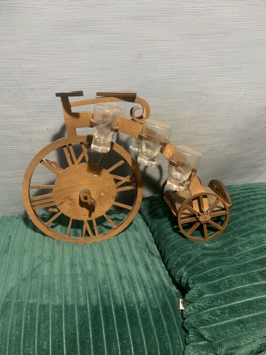 Декор велосипед з рюмками