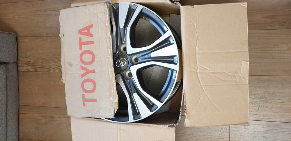 Felgi aluminiowe Toyota 17 komplet