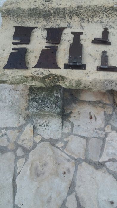 Ferragens para restauro de   portas antigas .