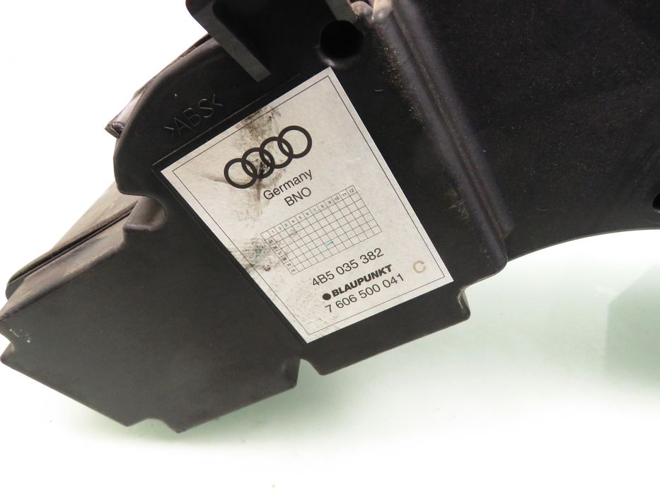 Subwoofer Audi A6 (4b2, C5)