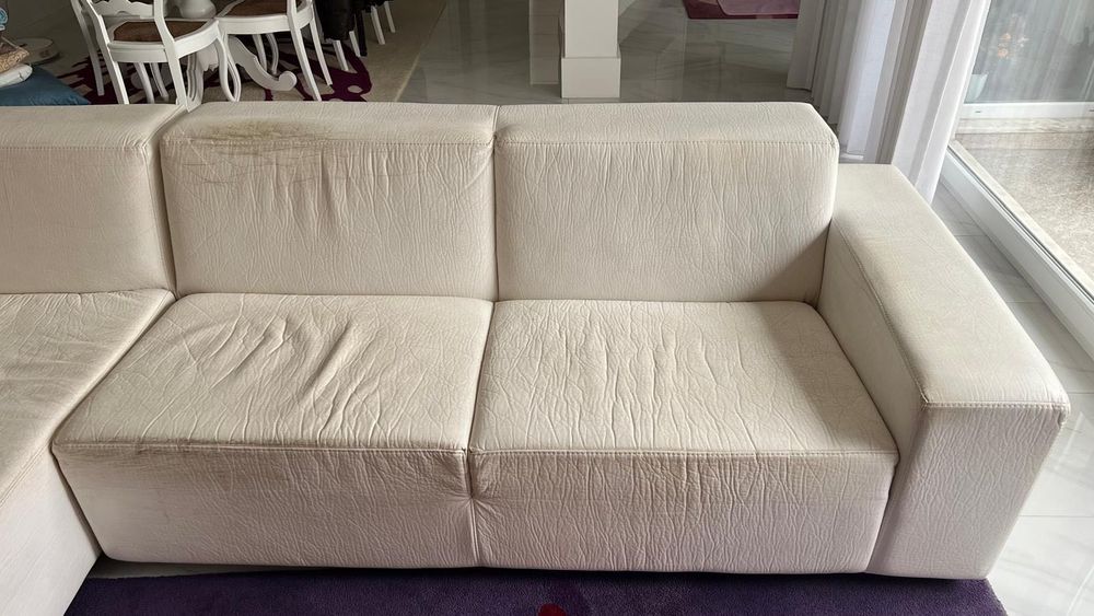 Sofá em pele branco