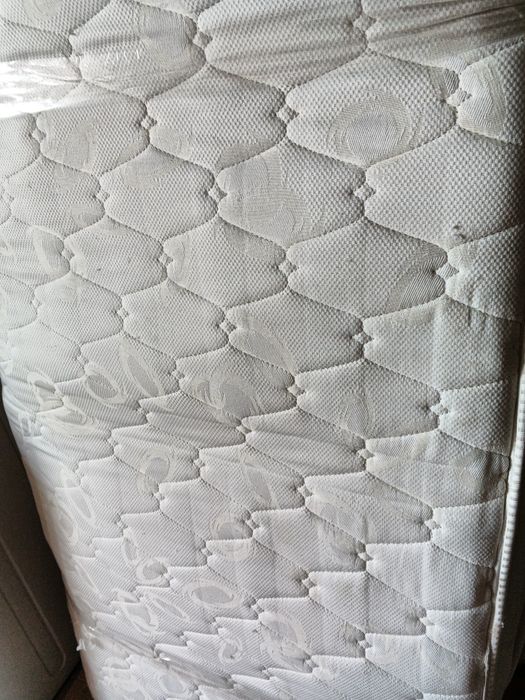 Кровать двуспальная деревянная