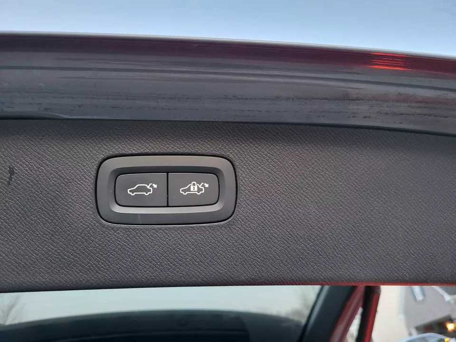 2022 Volvo XC90 T6 AWD Momentum