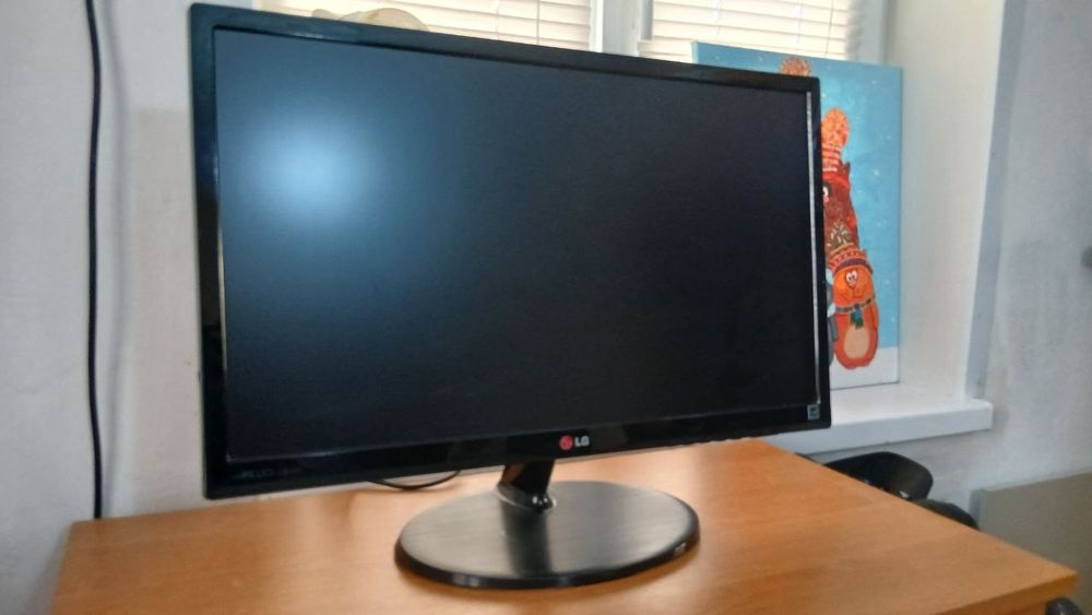 Монитор 23" LG 23EA53T-P