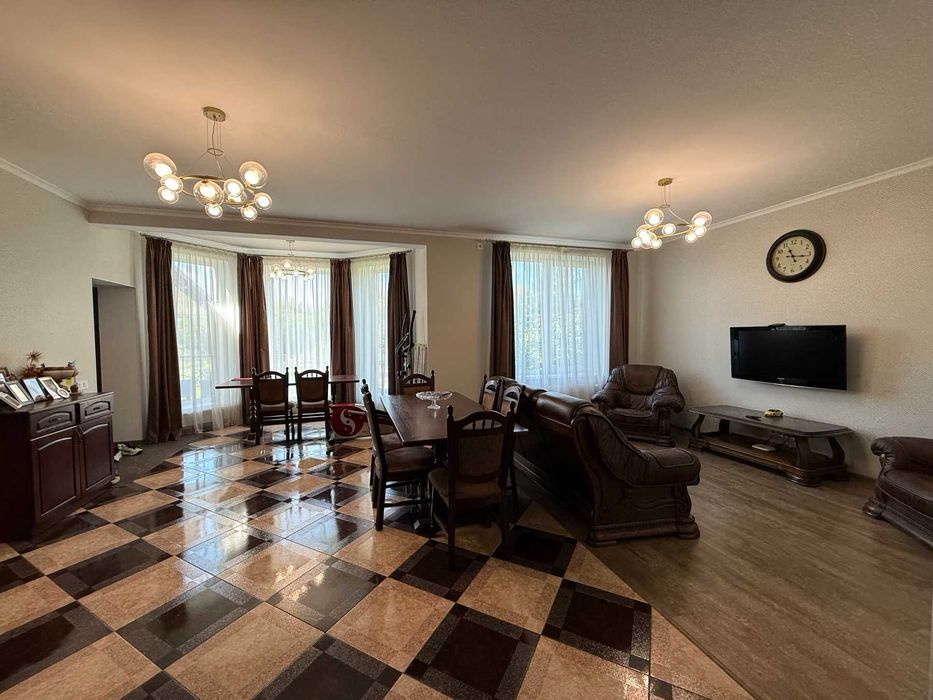 Будинок 203 м2 з євроремонтом. Супер ціна. 25 соток. Сад. Тераса