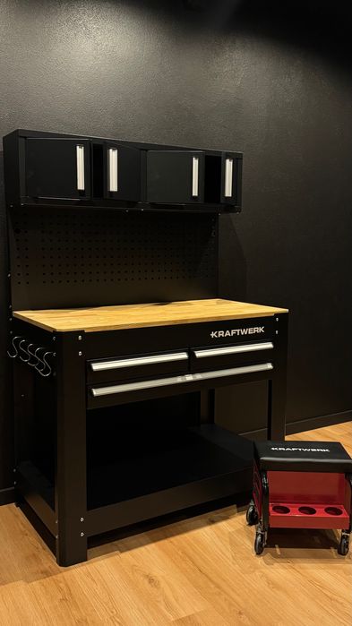 Bancada c/ gavetas e armário superior marca Kraftwerk