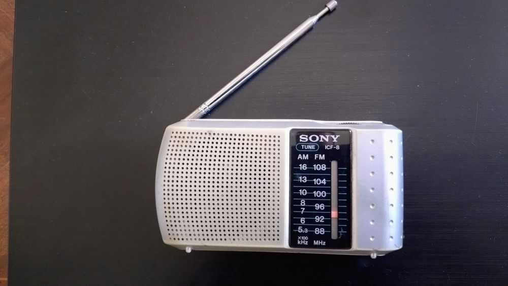 Mini Radio Portatil Sony ICF-8 FM/AM