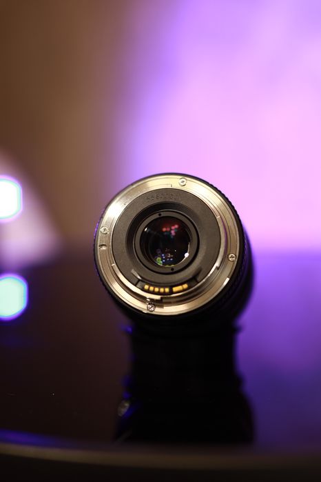Обʼєктив Canon 20 mm 2.8