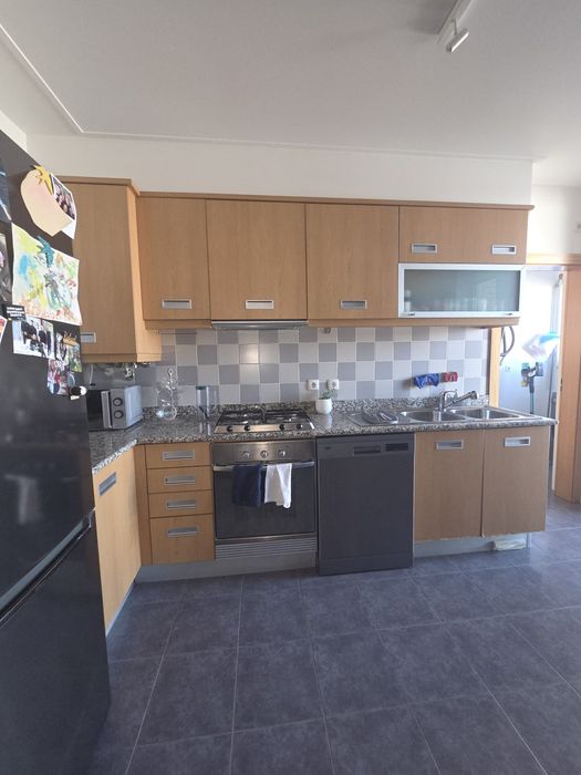 Apartamento T2 c/ garagem fechada, para arrendamento!!