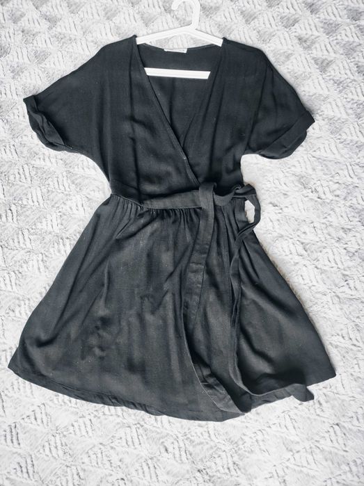 Sukienka zakładana, dekolt literka V