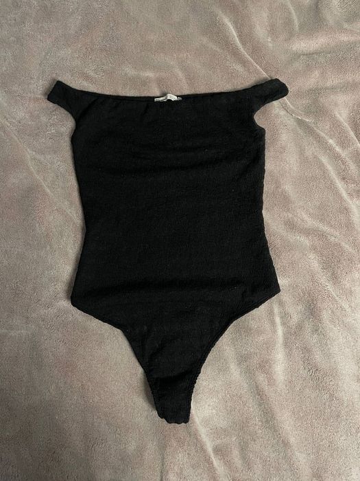 Бодік Bershka з відкритими плечима