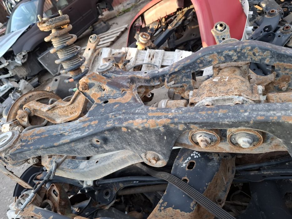 Задня балка підрамник субару аутбек 2003-2008 . Не гнилий . Subaru outback bp bl