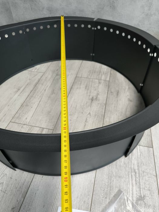 Nowy metalowy pierścień paleniskowy