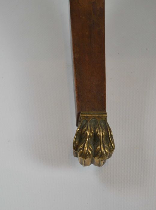 Mesa de Centro Inglesa Anos 20 em Nogueira – extensível, Pés em Latão com Pata de Leão