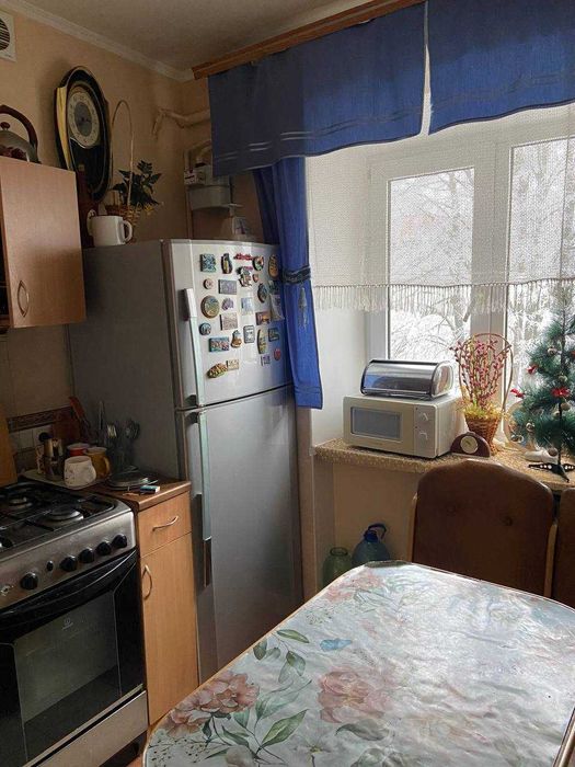 Здається окрема уімната в 3-х кімнатній квартирі