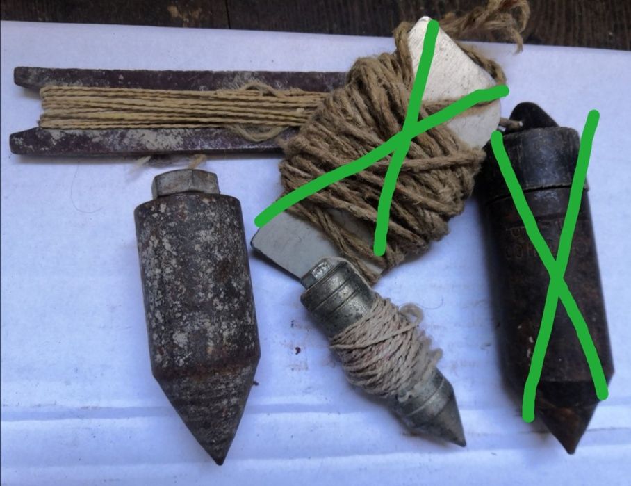 Набор строительных отвесов.