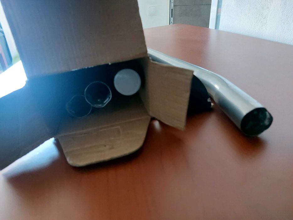 Mesa com pouco uso conforme fotos