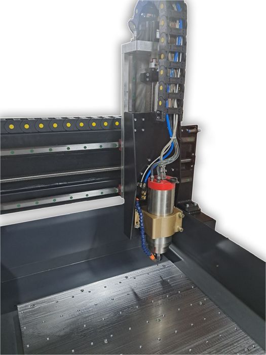 Фрезерный ЧПУ станок по металу.