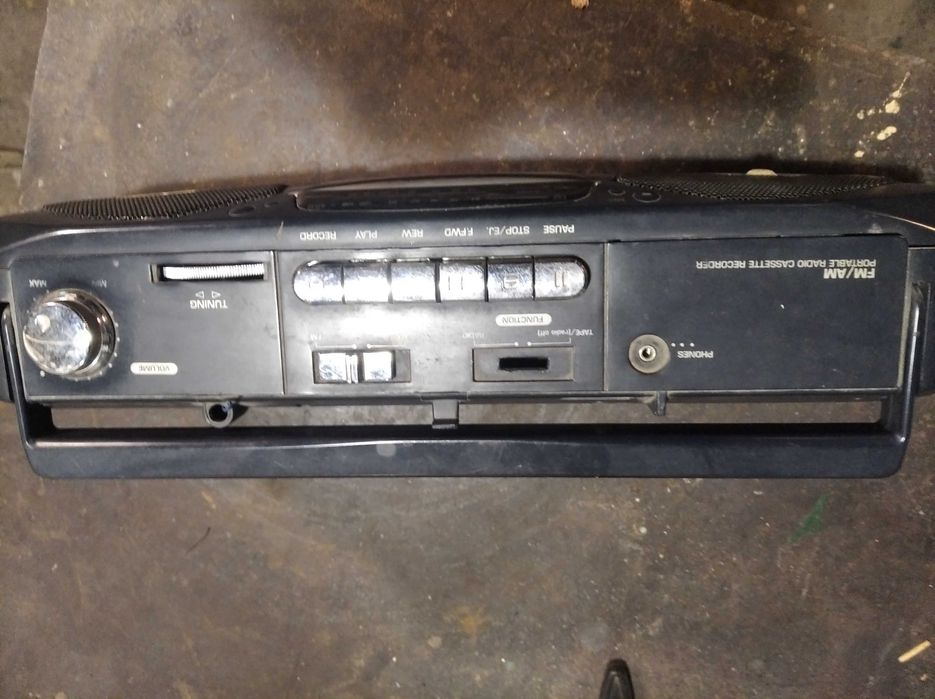 Магнитофон First