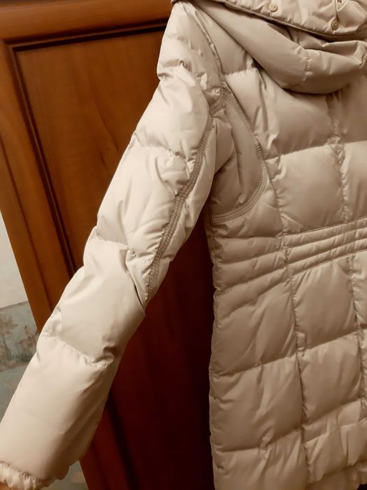 Зимний бежевый пуховик