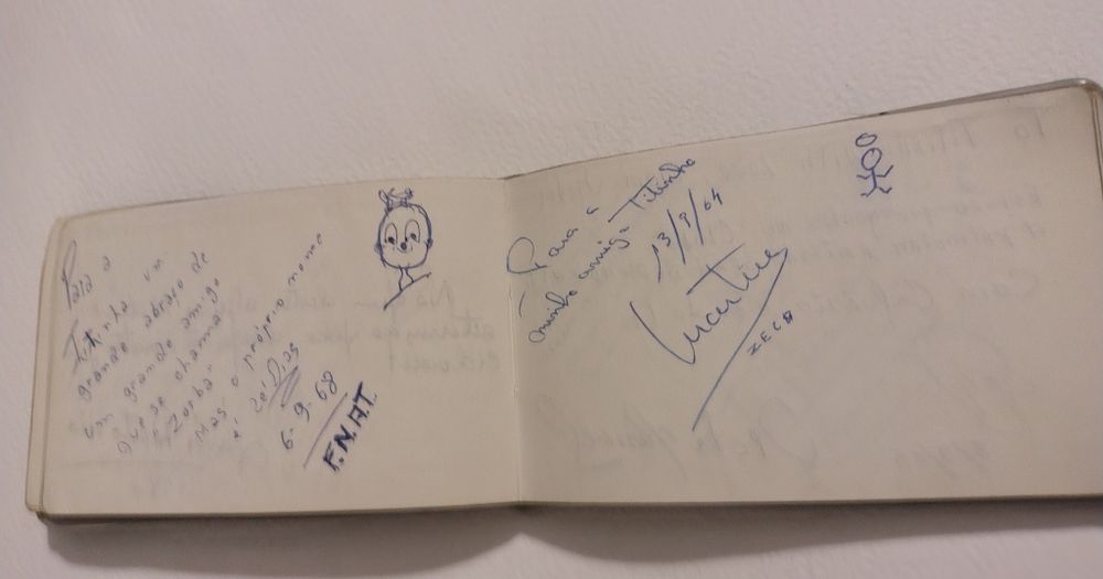 Raridade Anos 60: Livro 74 Autógrafos (Cinema, Fado e Pioneiros do Rock/Ié-Ié)12/7.8cm