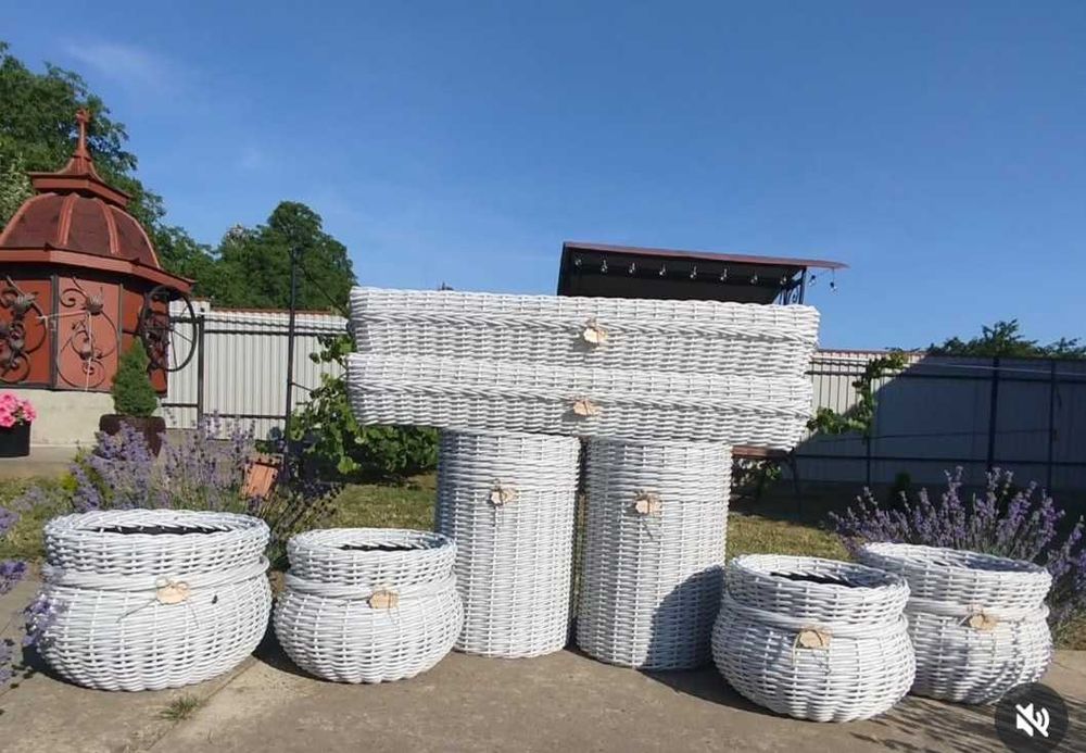 Кашпо з штучного ротангу