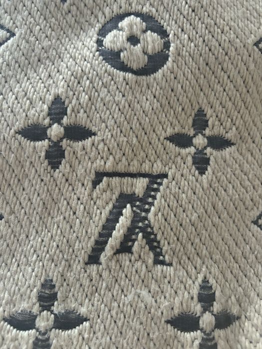Beżowy wełniany szalik Louis Vuitton LV logomania