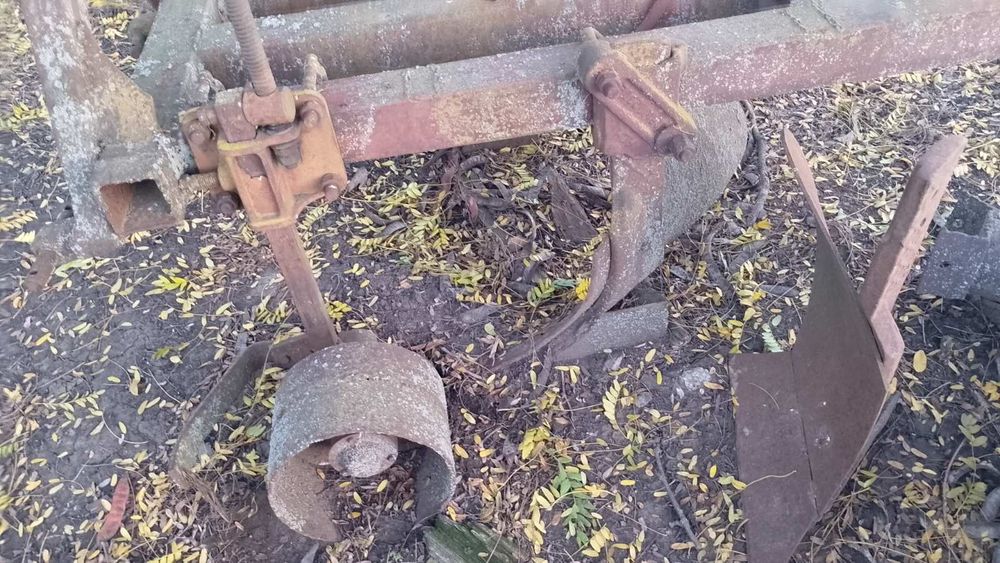 Продам новий саморобний 3 корпусний плуг