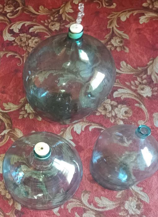 Szklane balony na wino