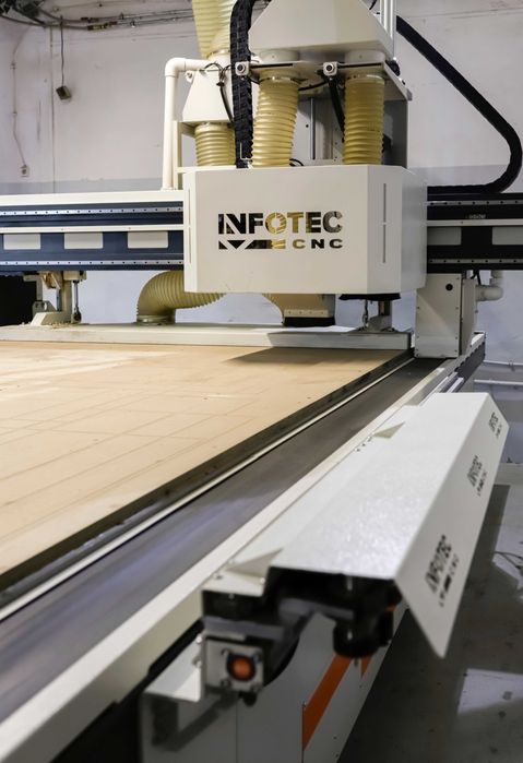 CNC Infotec 3121 Pro - niski przebieg + odpylacz