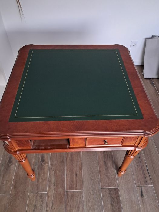 Mesa de Jogo com 4 cadeiras