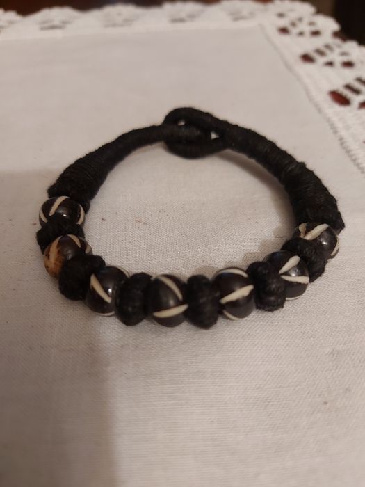 Pulseira Unissexo Preta e Branca.