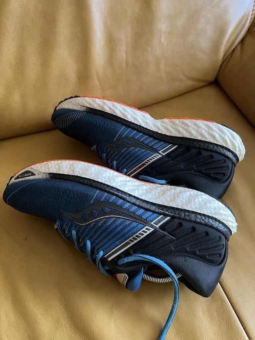 бігові кросівки Saucony Triumph 17 45р