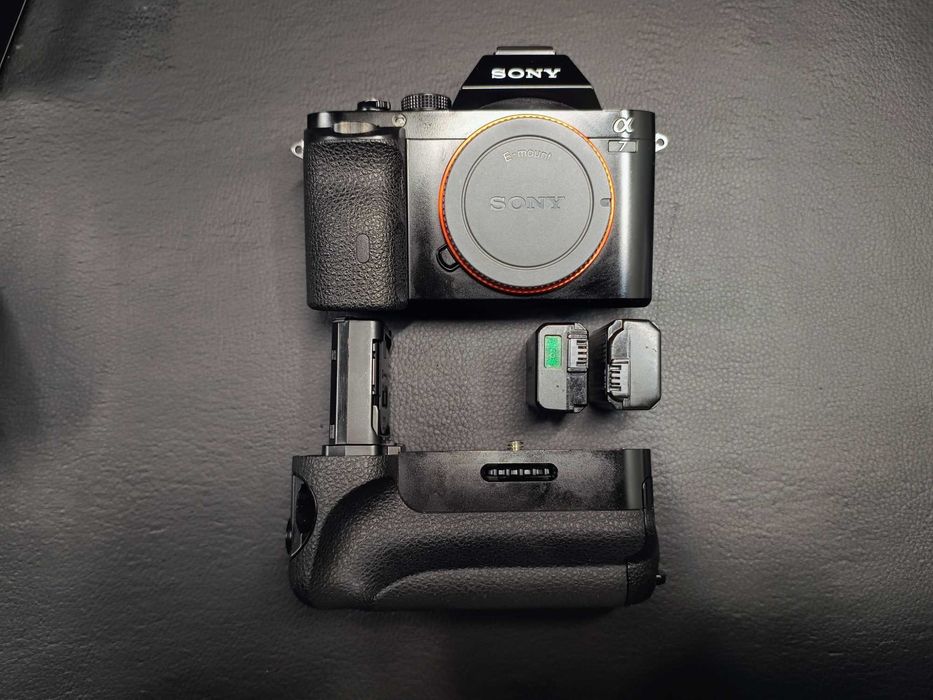 Sony A7+бат блок vg-c1em+акумулятор+обʼєктив Viltrox (пробіг 3500)