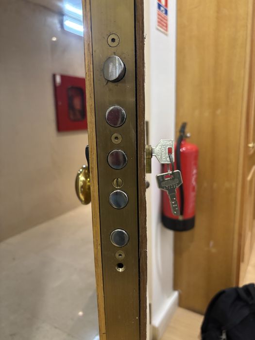 Chaves Faria (aberuta de portas, reparação e manutenção de fechaduras)