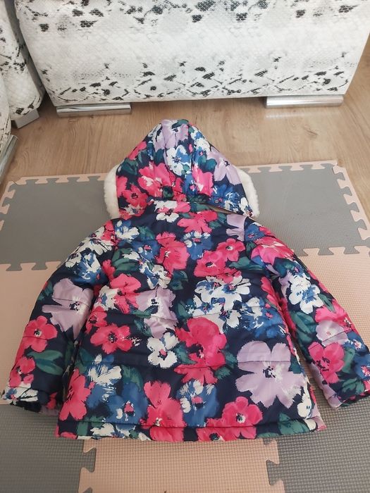 Курточка девичья демисезонная до 5 лет.