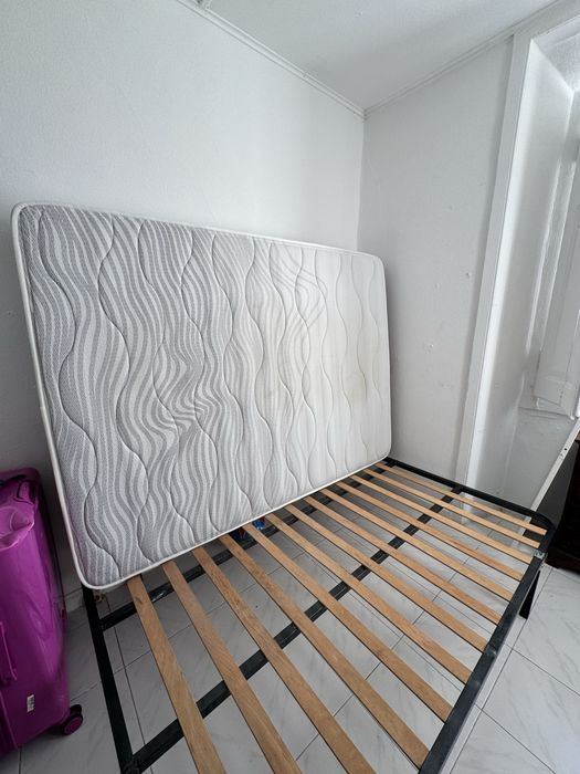 Vendo cama + colchão Pikolin