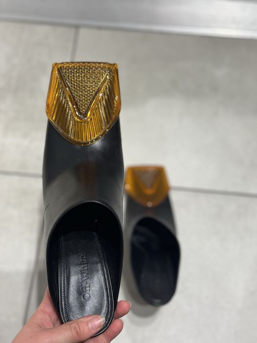 Off-White Leather mules & clogs